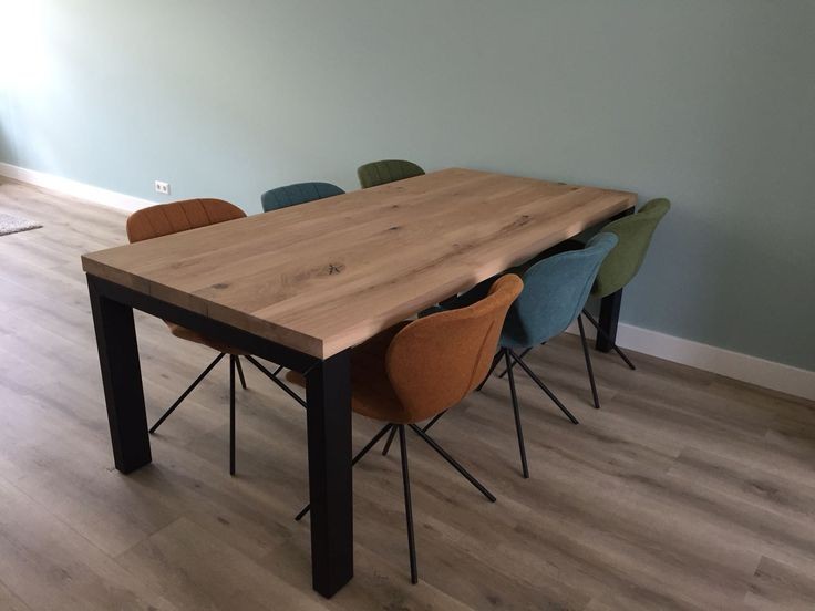 Eiken tafel - 6 cm dik - metalen U onderstel 12x6 cm