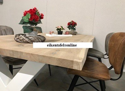 Eiken boomstamtafel - 4,5 dik - metalen onderstel Matrix poot 10x10 cm