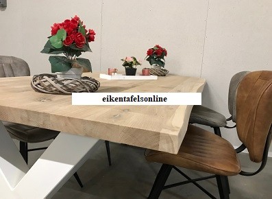 Eiken boomstamtafel - 4 cm dik - metalen U onderstel